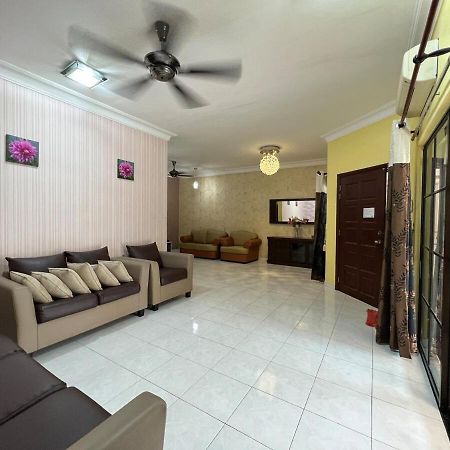 Rini Utama Homestay Skudai Exterior photo