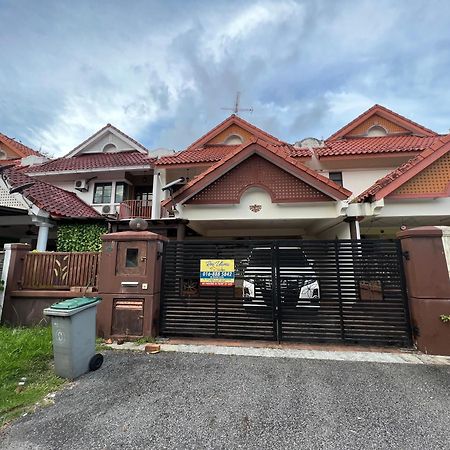 Rini Utama Homestay Skudai Exterior photo