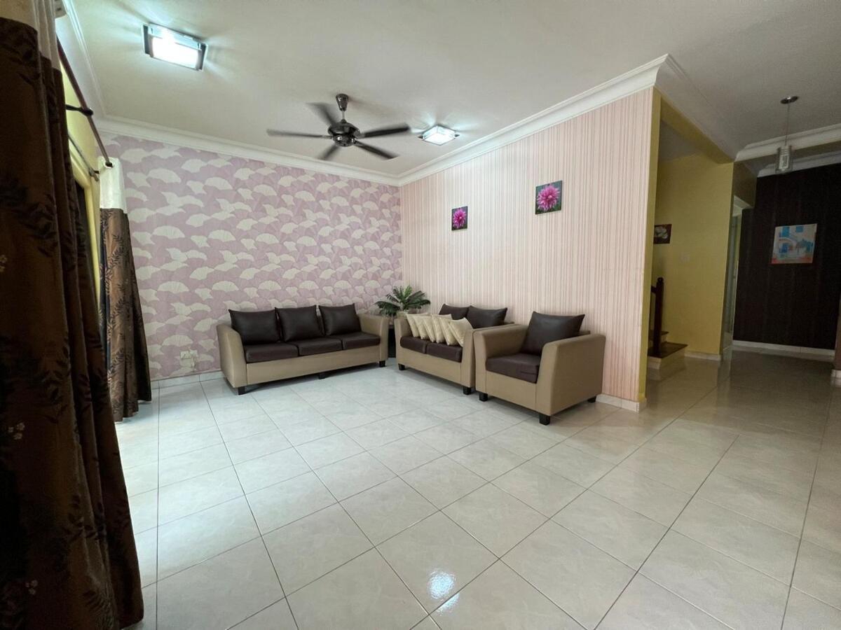 Rini Utama Homestay Skudai Exterior photo