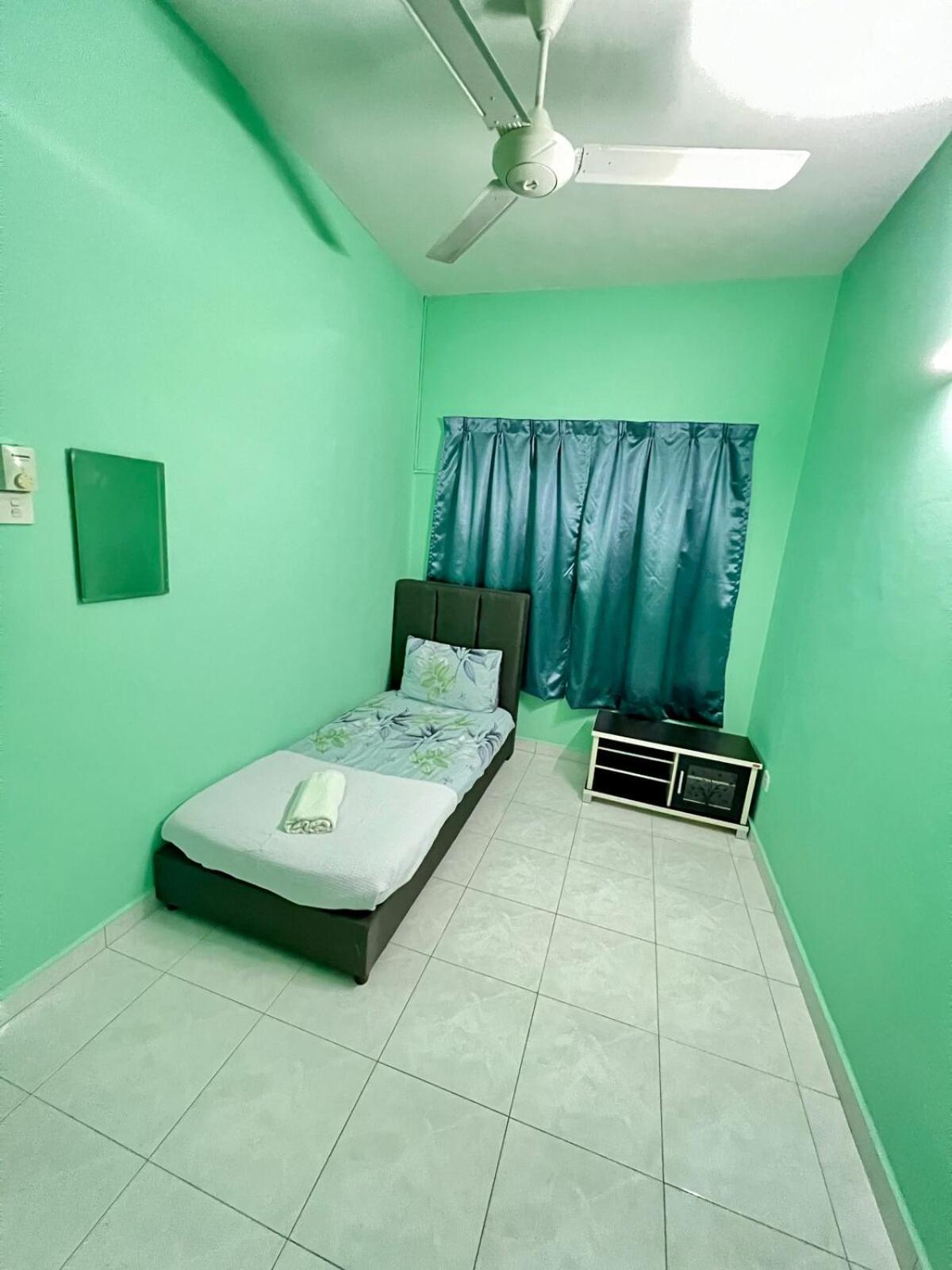 Rini Utama Homestay Skudai Exterior photo
